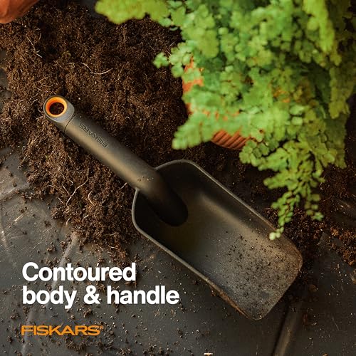 Fiskars Soil Scoop for Potting & Transplanting, 1.5 Cup Capacity, Black - style: Soil Scoop