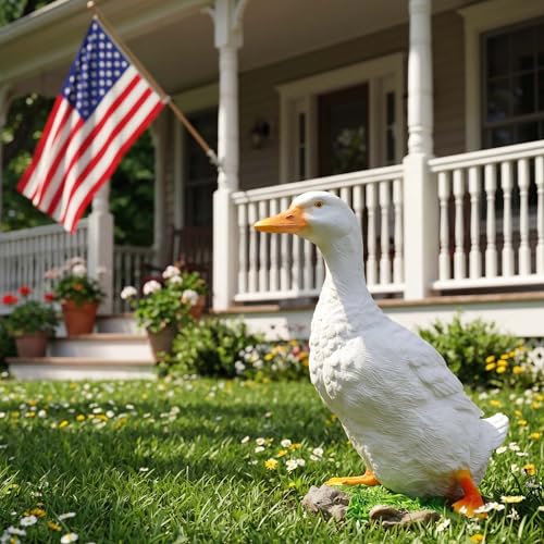 7" Realistic Duck Statues, Funny Duck Fence Decoration, Resin Duck Decor, Outdoor Animal Statue, Duck Sculpture, Perfect for Home Garden Stairs, Farm, Patio, Backyard - color: White