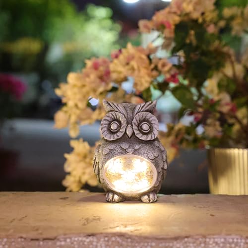 Rezpuao Solar Owl Garden Statues Outdoor Decor Resin Owl Figurine with Solar Light for Patio,Balcony,Yard,Lawn Ornament,Perfect Garden Gift - color: Owl